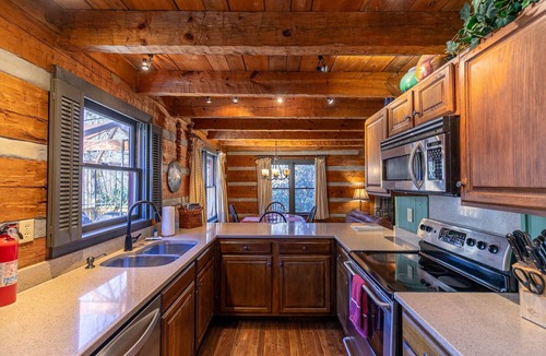 Boone Cabin | A River Runs Through It Quaint cabin on Watauga River with Hot Tub Perfect quiet getaway