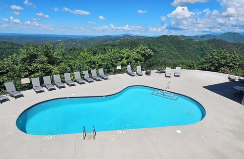 Sevierville Cabin | A+ Views! Near Dollywood, Hot Tub, Games, Resort Pool & Gym Sauna, Pet Friendly