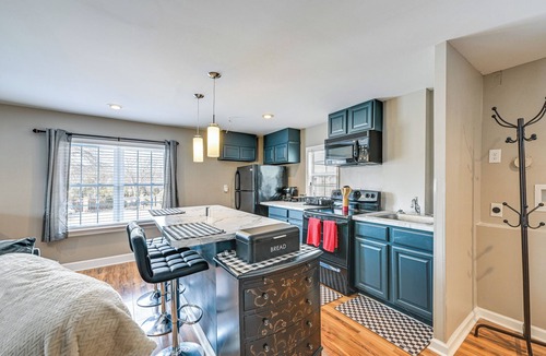 Charlotte House | 'AAG's Comfort Zone' Guesthouse 5 Mi to UNCC!