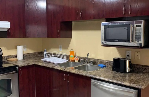 Hull Condo | Abanico Apartment by Gatineau Park - long stays