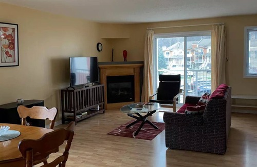 Hull Condo | Abanico Apartment by Gatineau Park - long stays