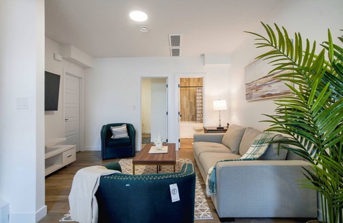 Jasper Place Apartment | Adorable 1 bedroom suite - 8mins from West Edmonton Mall