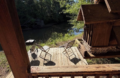 Enoree Cabin | Adorable 2-bedroom/loft cabin with AC in charming Enoree on the river