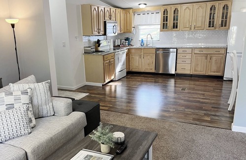 Southmont House | Adorable 3 bed+ 2 bath home @ High Rock Lake