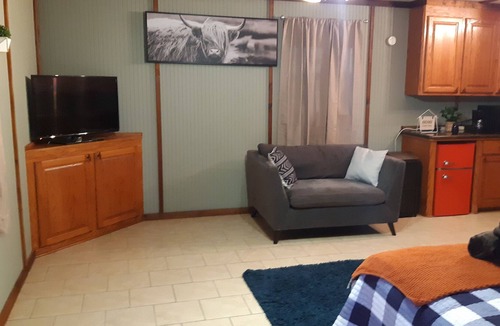 New Zion Apartment | Adorable Guest House with a Pool - 10 minutes from both major hops