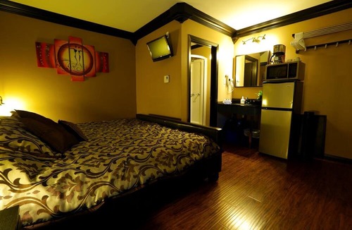 Hastings Highlands Cabin | Adults Only Resort on Private Lake Perfect for Couples Getaway Close to Bancroft and Algonquin Park, Ontario, Canada