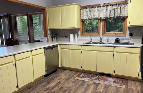 Sunset House | Affordable! Pet friendly! Close to Clemson! Boat slip included!