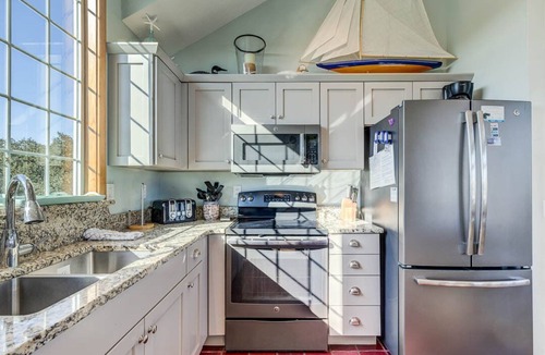 Pine Island House | All Hands on Deck | 275 ft from the beach | Private Pool, Hot Tub | Corolla