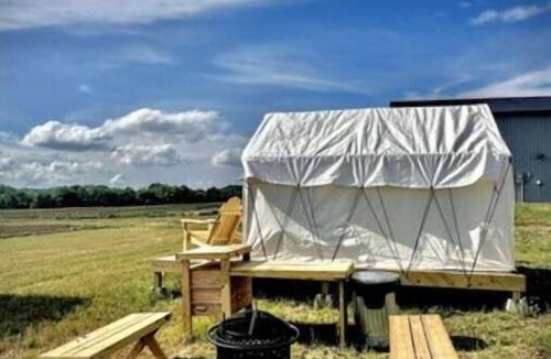 Spring Hill RV Rental | Allenbrooke Farms Glamping Tent 2
