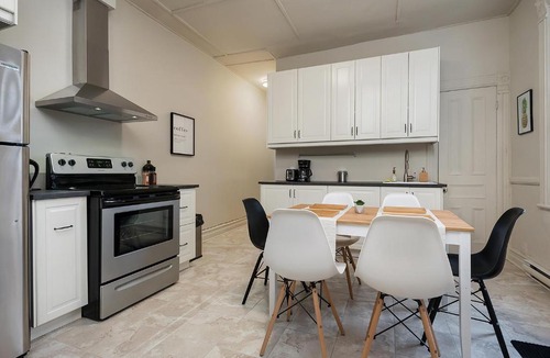 De Lorimier Apartment | Amazing 4BR on The Plateau Mont-Royal by HomeFeel