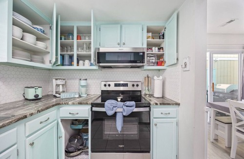 Windy Hill House | Amazing location. Bike week, CCMF and Golf! Beach Bungalow pets welcome 4 min walk to the sand!