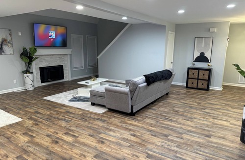 Columbia House | Amazing, Pet friendly 4bdrm/3bath home for the entire family! n