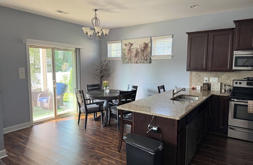 South View House | 🤩Amazing Pool🏖️-Fire Pit🔥 - Cozy Backyard 🫶- 20 min to Fort Bragg!