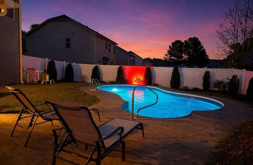 South View House | 🤩Amazing Pool🏖️-Fire Pit🔥 - Cozy Backyard 🫶- 20 min to Fort Bragg!