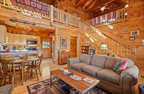 Vilas Cabin | Amazing Views! Wonderful Cabin Convenient to Boone and ASU!