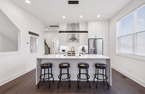 South Nashville Villa | American Talladega Nights - Downtown with Hot Tub