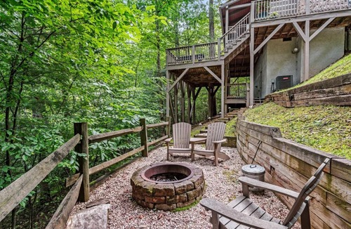 Vilas House | Among The Trees - Valle Crucis Cabin with hot tub Pool Table Pond Fire pit