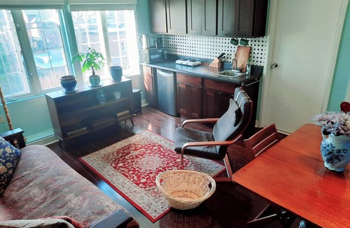 Midtown Toronto Apartment | Annex Studio - Close to U of T, Yorkville, Free Parking