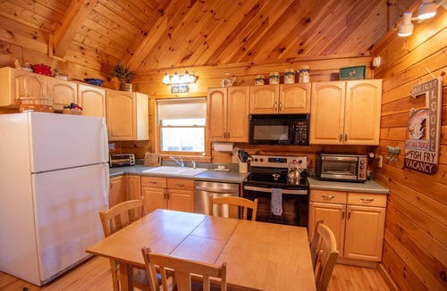 West Jefferson Cabin | App State of Mind | Adventure Awaits at Every Turn | Hot Tub & Covered Decks