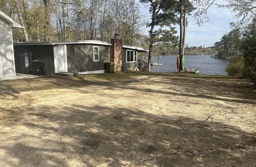 Manning House | Archie's Lake Daze Cottage - No Pets