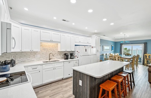 Ocean Drive Condo | Atlantis Villas 104 -Renovated 6 BR-Game Room-Pool