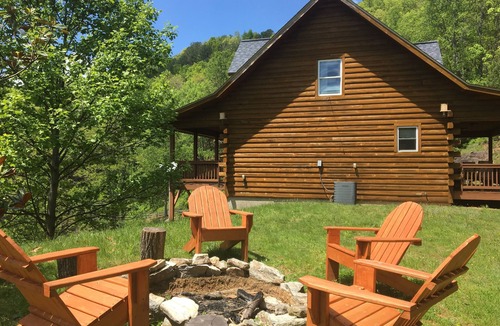 Ridgewood Estates Cabin | Authentic log cabin with astonishing mountain views; close to Blue Ridge Parkway