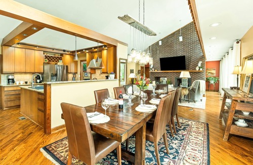 Abingdon House | Avail Highlands Festival - In-Town Group Getaway