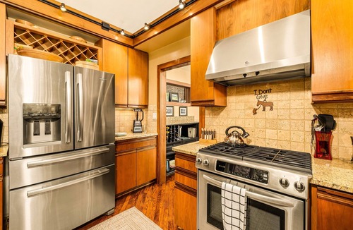 Abingdon House | Avail Highlands Festival - In-Town Group Getaway
