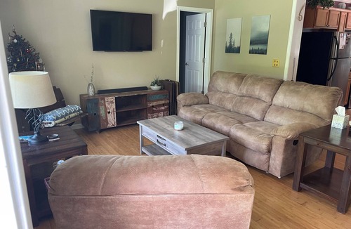 Avery Creek House | Avery's Creek - 4 Bedroom, 3 Bath Full House Rental with Deck & Hot Tub