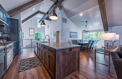 Lake Norman of Catawba House | Azalea Retreat | Pool | Pickleball | Game Room | Sleeps 34