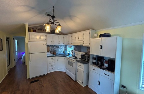 New London House | Badin Shores Resort Tiny Home - Pool, Beach, Porch w/TV - Includes Golf Cart