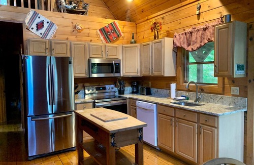 Boone Cabin | Baird's Creek Cabin Cozy Cabin, Close to Golf, Creekside
