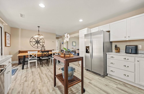 Buxton House | Barefoot Bungalow Buxton: Hot Tub, Screened Porch, Outdoor Fun & Beach Nearby