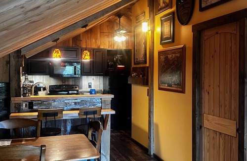Mouth of Wilson Apartment | Barn Loft on Horse Farm near Grayson Highlands