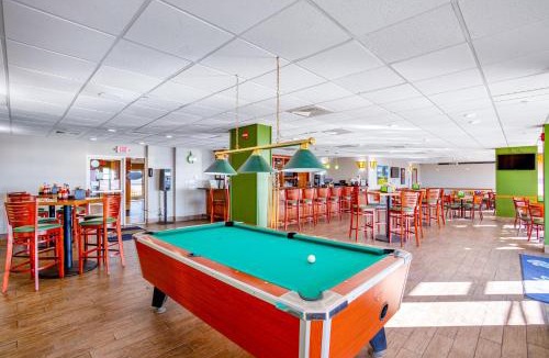 Crescent Beach Hotel | Bay Watch Resort - by Vacasa