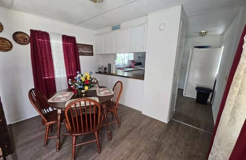Maple Hill House | Beach bungalow, Entire guesthouse in Maple Hill, North Carolina.