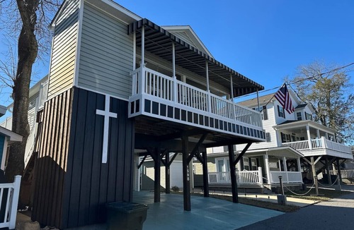 Surfside Beach House | Beach House w/Elevator-Limo Golf Cart-Pet Friendly-Ocean Lakes