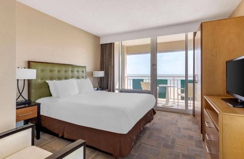 Northeast Virginia Beach Hotel | Beachfront Family Retreat with Full Amenities for Relaxing Getaways