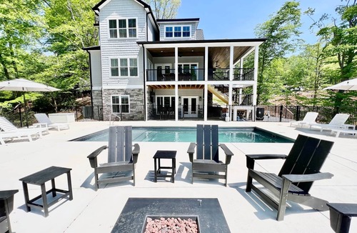High Point House | Beacon Pointe, New 7-Bed Lakefront Luxury w/Covered Decks + Heated Salt Water Pool, Hot Tub, Dock!