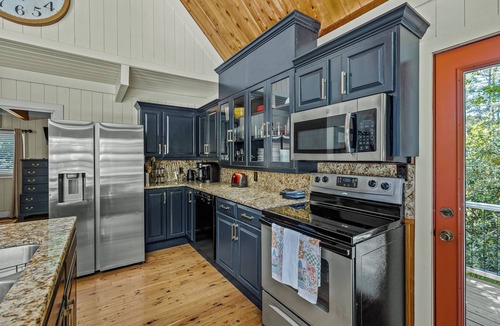 Cullowhee House | Bearfoot Retreat, Streamside Home, Pet-Friendly & only 8 minutes from Cashiers