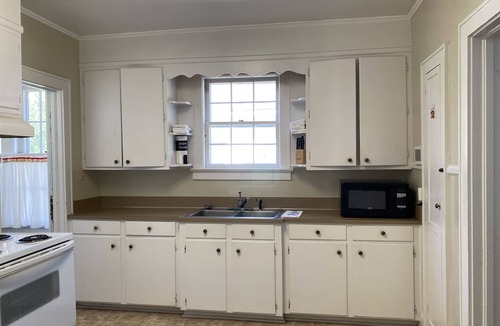 Sumter House | Beautiful 1930s brick home in historic district.