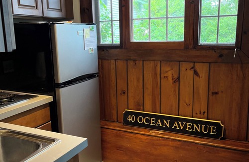 Kennebunkport House | Beautiful 4 BR House & 2 BR Cottage on Ocean Avenue in Dock Square