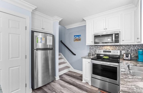 Surfside Beach House | BEAUTIFUL 5 BEDROOM/3 BATHROOM IN AWARDING WINNING OCEAN LAKES !