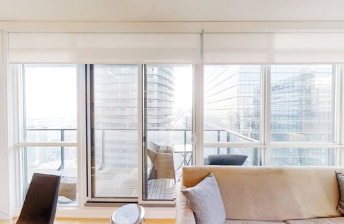 Downtown Toronto Apartment | Beautiful and Stylish 2 BR Condo in DT Toronto