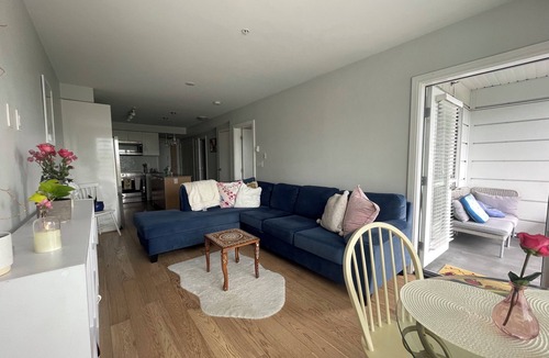 Mount Pleasant Apartment | Beautiful boutique 1-bedroom + den apartment in cool Vancouver neighbourhood