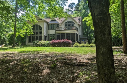 Henderson House | Beautiful, custom Kerr Lake lodge home + private dock.