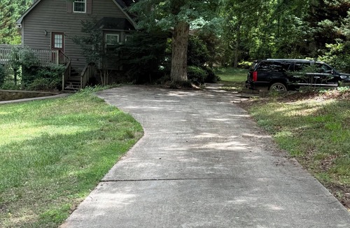 Easley House | Beautiful family friendly 5-bedroom house with AC on wooded lot near Table Rock.