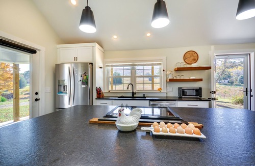 Pilot Mountain House | Beautiful Farmhouse w/Pilot Mtn State Park Views!