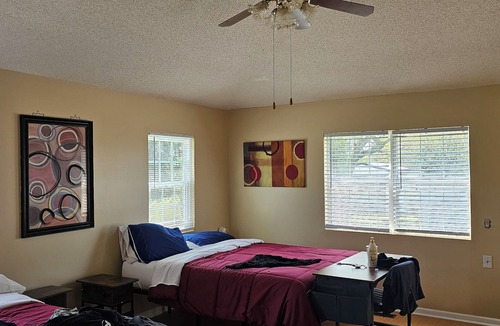 Gold Rock House | Beautiful farmhouse with 3 bedrooms and 4 Queen beds for a cozy stay