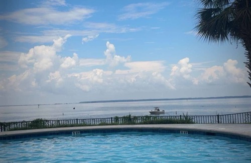 Santee Condo | Beautiful, ground level 3-bedroom condo with pool on scenic Lake Marion